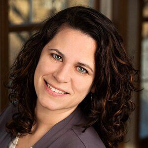 Meet your Posher, Leslie